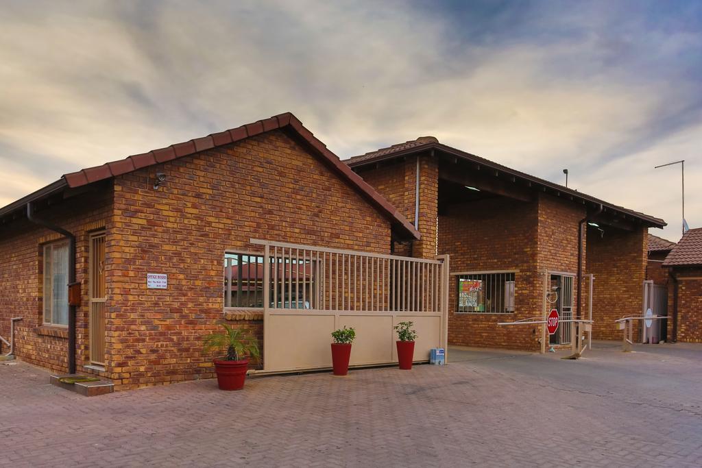 Rudman Townhouses Self-Catering Accommodation Boksburg Exterior photo