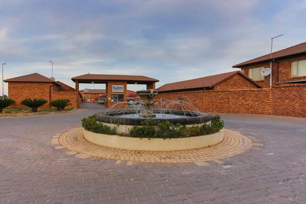 Rudman Townhouses Self-Catering Accommodation Boksburg Exterior photo
